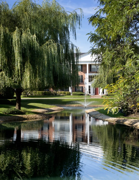 Versailles on the Lakes Oakbrook* Apartment and Community Amenities